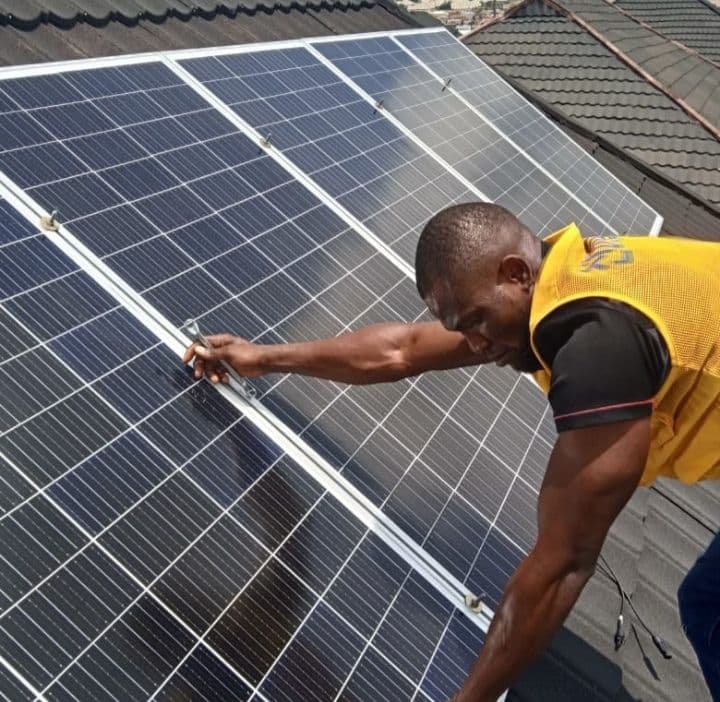 Installation panneaux solaires - Complexe commercial